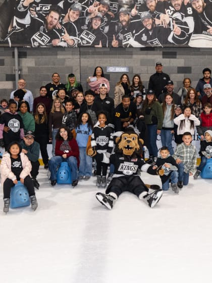 Kevin Fiala laedt Familien aus dem Kinderkrankenhaus LA ein