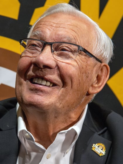 Boston Bruins starting to jell says team legend Johnny Bucyk