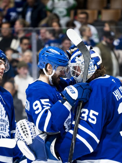 Maple Leafs målvakt Dennis Hildeby med sin första nolla i NHL