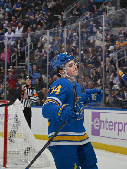 Dvorský nastrieľal dva góly proti Predators 