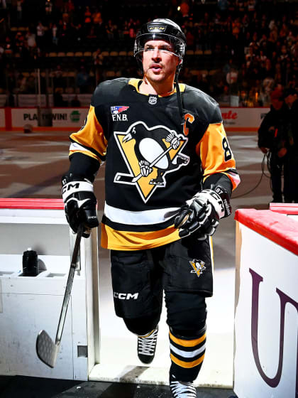 Sidney Crosby praised by coaches and teammates after passing Mario Lemieux