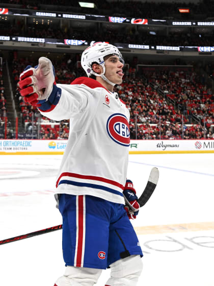 Slafkovský pomohol k výhre Montrealu v Caroline 