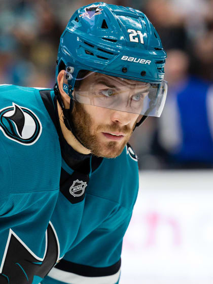 Alexander Wennberg signs three-year contract with San Jose Sharks