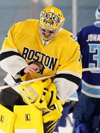 Bruins lost composure while blowing 4-goal lead in Stadium Series loss