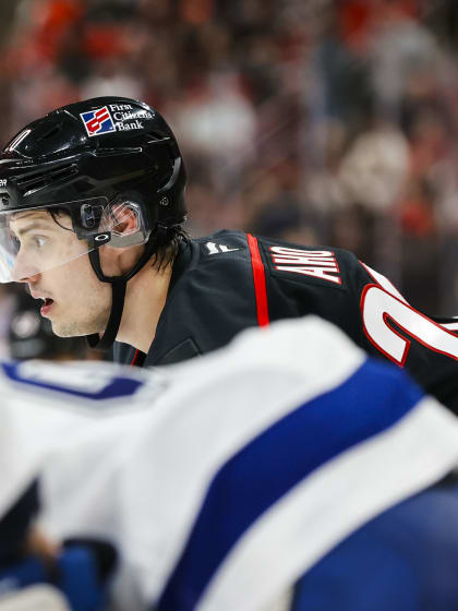 Aho teki Hurricanesin voittomaalin