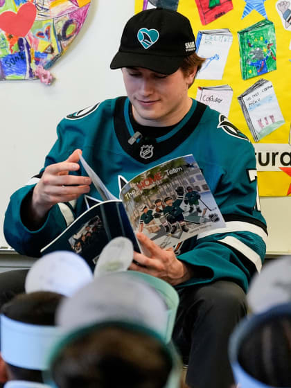 San Jose Sharks read to local elementary school students 