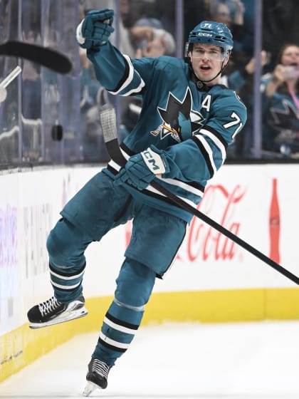 Celebrini čtyřmi body rozebral Anaheim