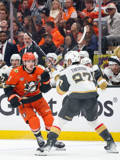 Fem heta puckar vegas har matchboll mot ducks