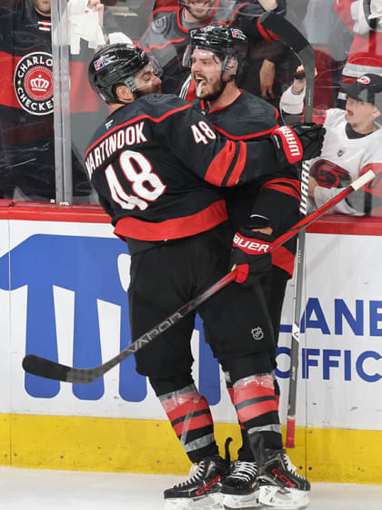 Carolina Hurricanes pull away with strong second period in Game 5 of Stanly Cup Final