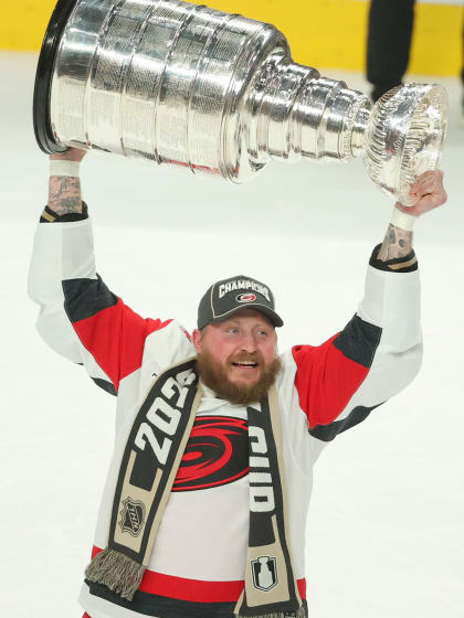 Nicolas Deslauriers signs 2-year contract Carolina Hurricanes