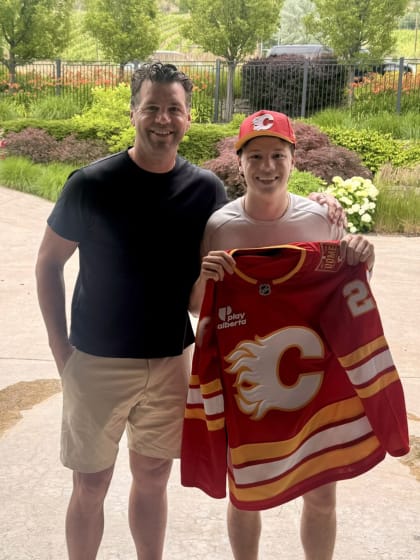 Todd Simpson surprises Joe Iginla with draft jersey