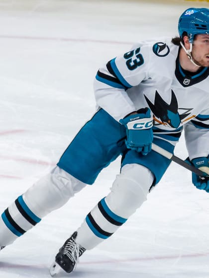 Zack Ostapchuk signs four-year contract with Sharks