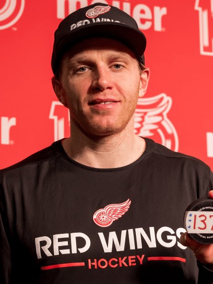 Patrick Kane reflects on special moment in passing Mike Modano