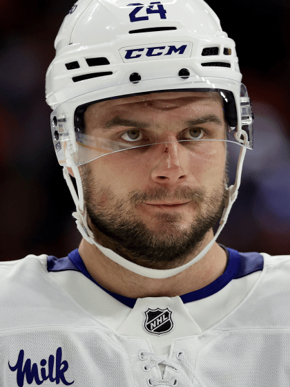 Scott Laughton traded to Los Angeles Kings by Toronto Maple Leafs for pick