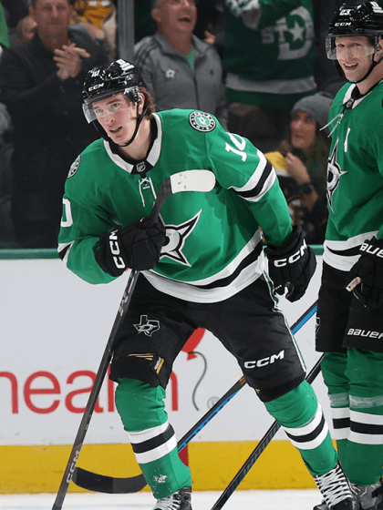 Stars forward Oskar Bäck gjorde sitt första mål i NHL 