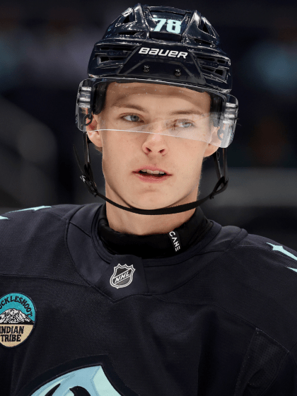 oscar-fisker-molgaard-nhl-debut-versus-chicago-blackhawks-ft