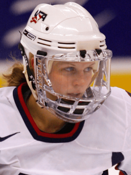 Natalie Darwitz juggles many talents on way to Hockey Hall