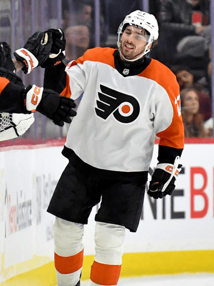 Noah Cates signs 4-year deal with Philadelphia