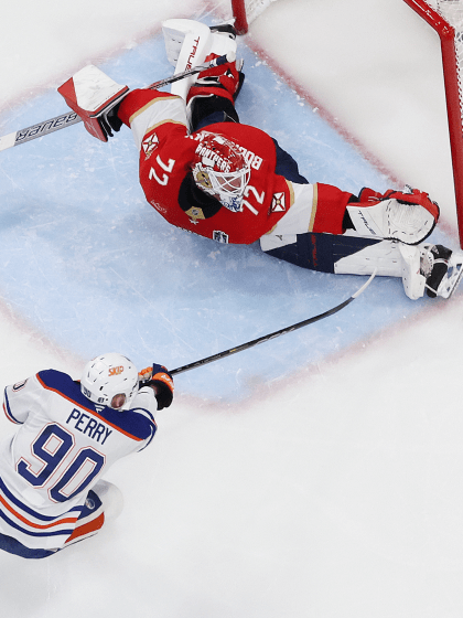 Sergei Bobrovsky shines in 2025 playoffs again for Florida