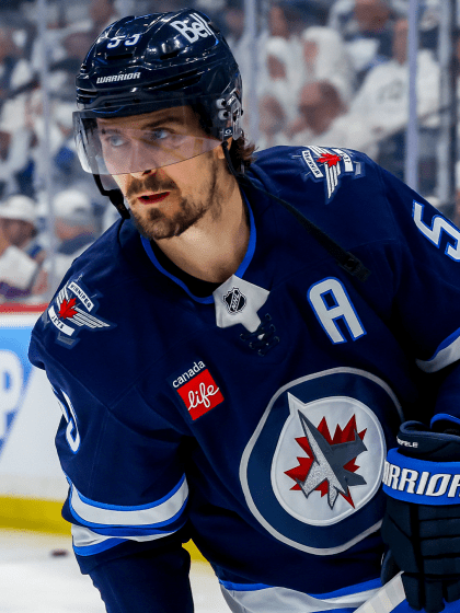 Mark Scheifele 'excited' to have Jonathan Toews join Jets in NHL return