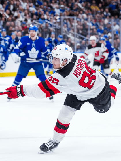 New Jersey Devils stay hot in Toronto homecoming