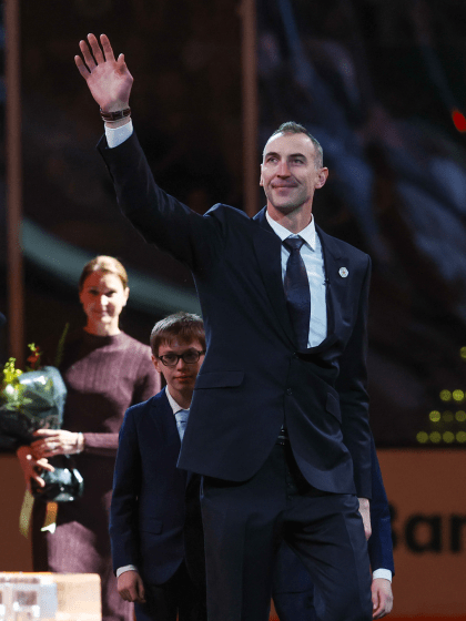 Boston Bruins Zdeno Chara revels in 'greatest honor' as Number 33 retired