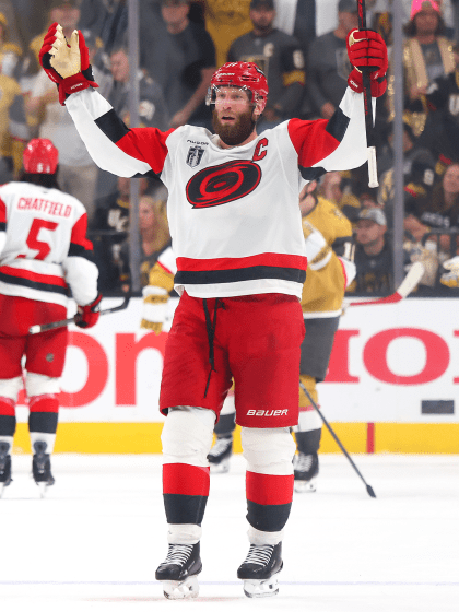Carolina Hurricanes Jordan Staal keeps goal streak going, scores Game 4 winner