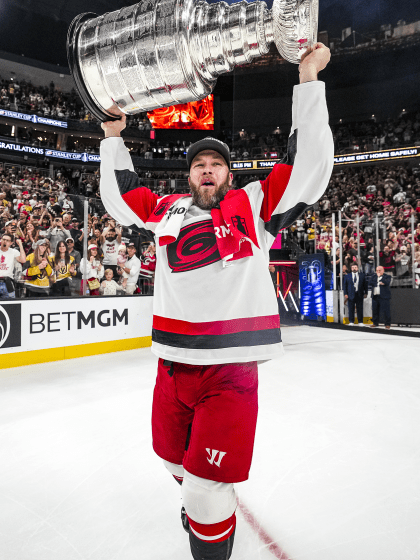 Taylor Hall finds right fit, wins Cup in 16th NHL season