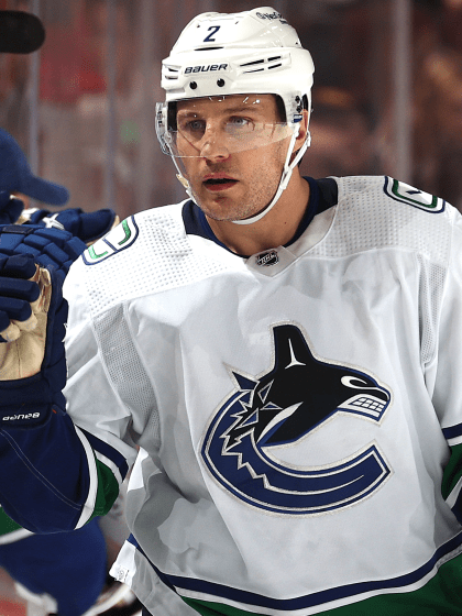 Luke Schenn signs 1-year deal with Vancouver