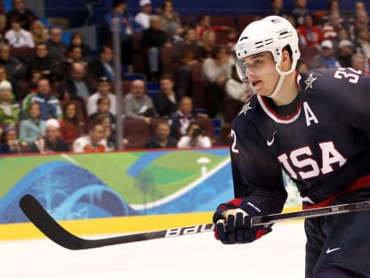 Brown immortalized by Kings' statue, induction into U.S. Hockey Hall of  Fame