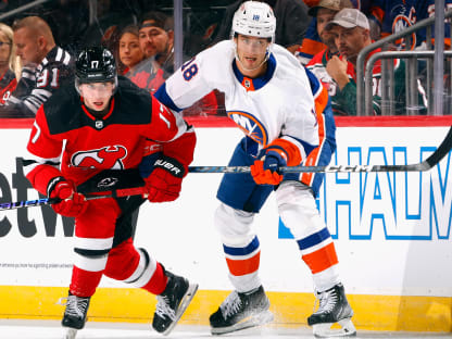 Islanders Win Opener, Edging Devils - The New York Times