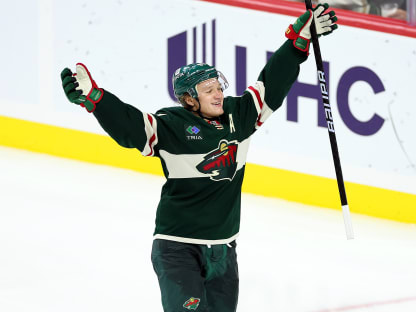 Kaprizov signs 8-year, $136 million contract to stay with Wild