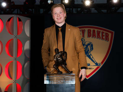Plante wins Hobey Baker Award as top NCAA men's hockey player | NHL.com
