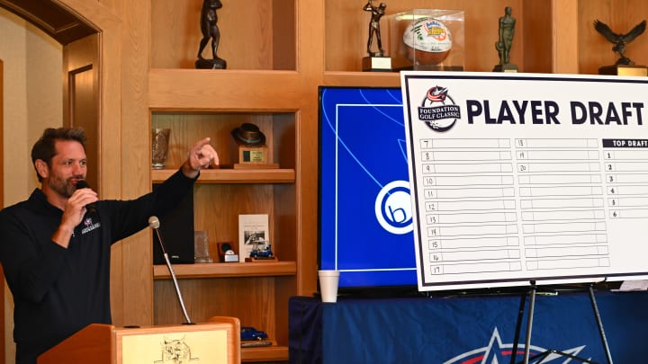 Photo of Jody Shelley calling out names at a podium during the Columbus Blue Jackets Foundation Golf Classic Player Draft.