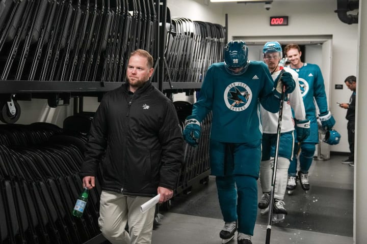 Head Coach Ryan Warsofsky leads players