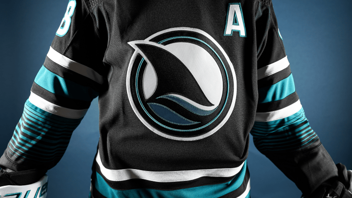 Close up of the Cali Fin jersey