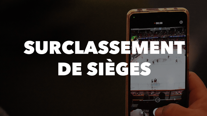 Texte blanc en gras indiquant « surclassement de sièges » avec une photo d'un iPhone prenant une vidéo d'une patinoire en arrière-plan