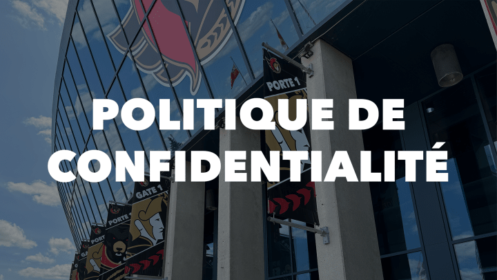 Texte blanc en gras indiquant « Politique de confidentialité » avec la porte 1 du Centre Canadian Tire en arrière-plan